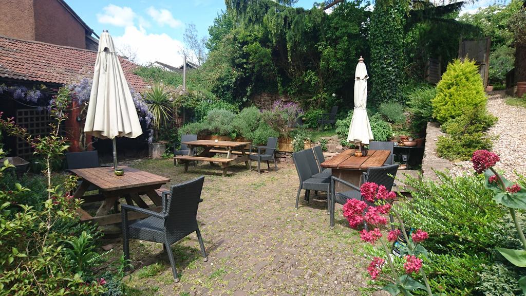 The Lamb Inn Кредитън Екстериор снимка