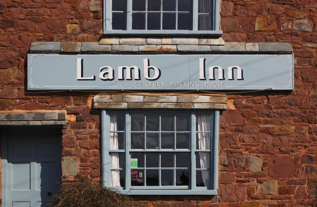 The Lamb Inn Кредитън Екстериор снимка