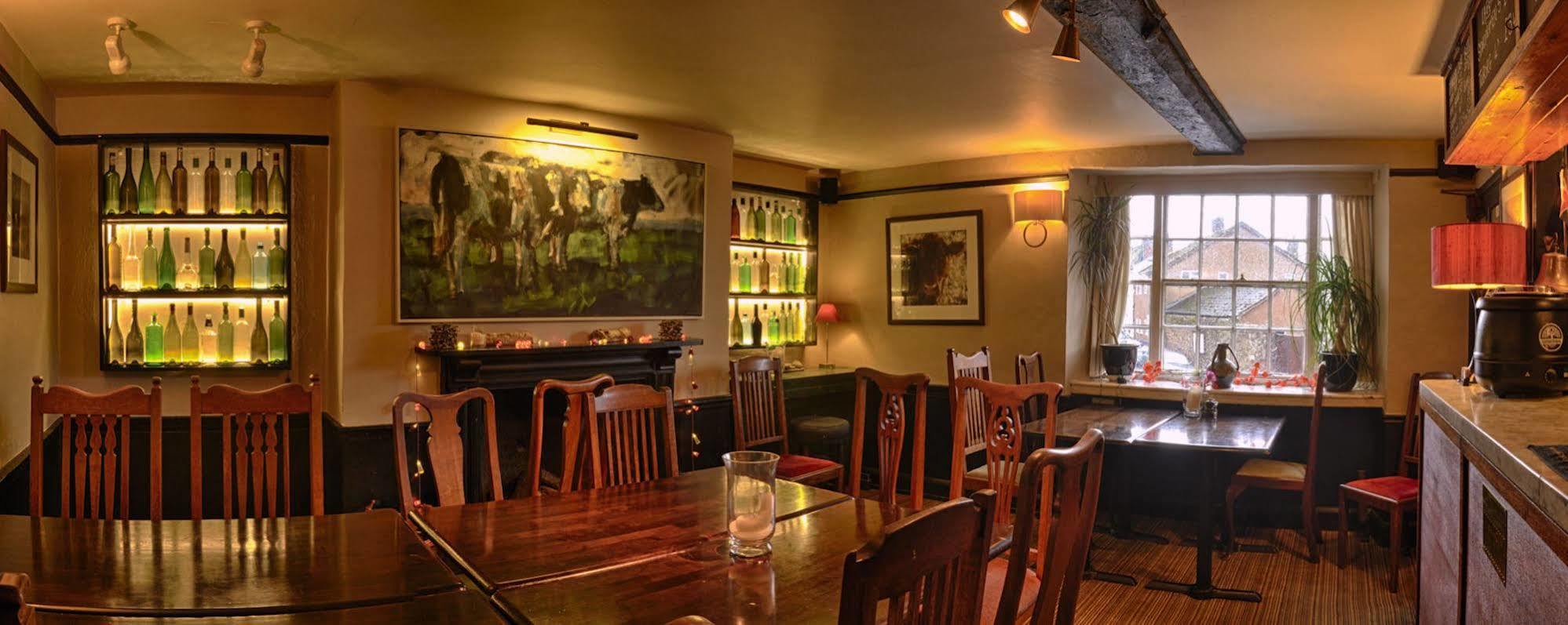 The Lamb Inn Кредитън Екстериор снимка