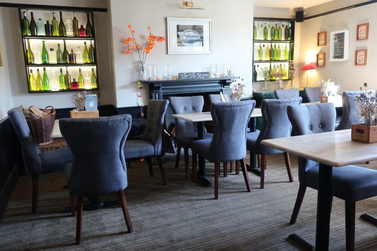 The Lamb Inn Кредитън Екстериор снимка