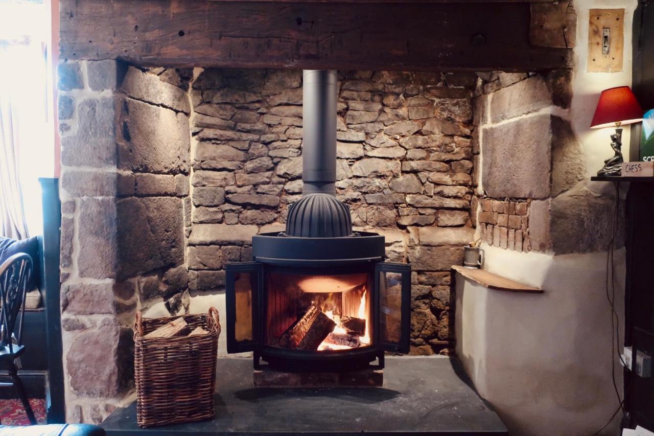 The Lamb Inn Кредитън Екстериор снимка